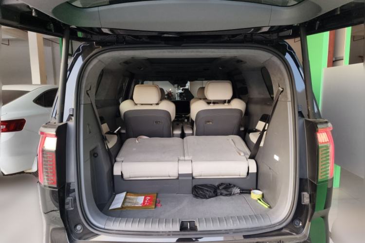 Used Zeekr 009 2022 WE Edition Trunk