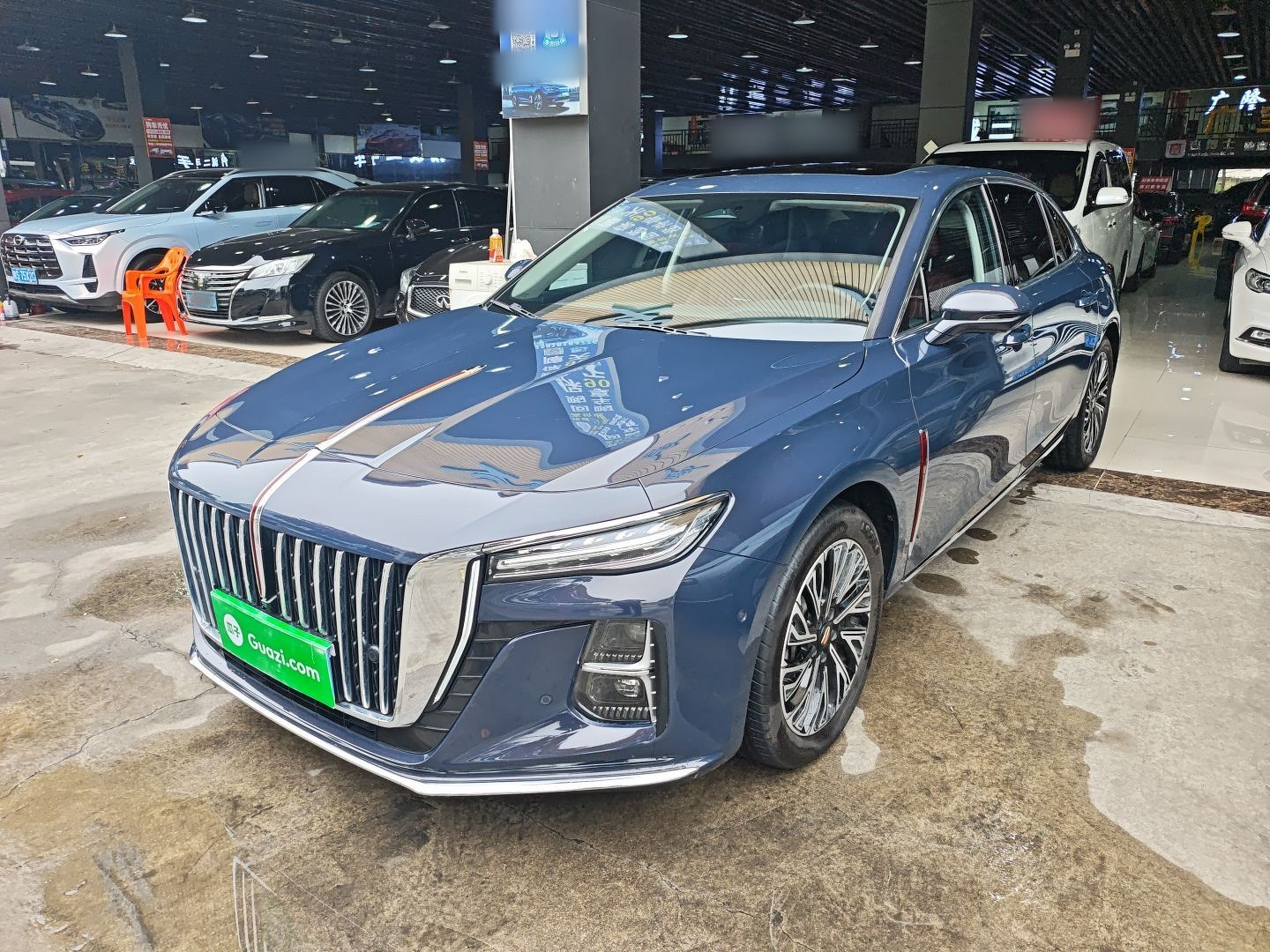 Под передней частью автомобиля