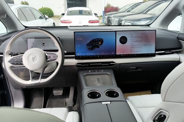 Used VOYAH Dream 2025 PHEV Four-Wheel-Drive Flagship Kunpeng Edition
