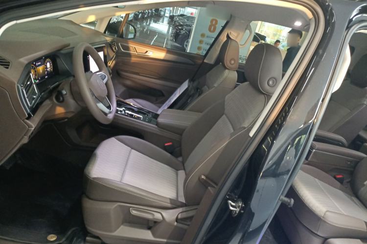 Used Volkswagen Viloran 2023 Revised 330TSI Business Edition Left Front Seat