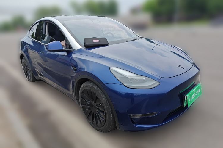 Used Tesla Model Y 2021 Long-Range All-Wheel-Drive Version Front Right 45 Deg