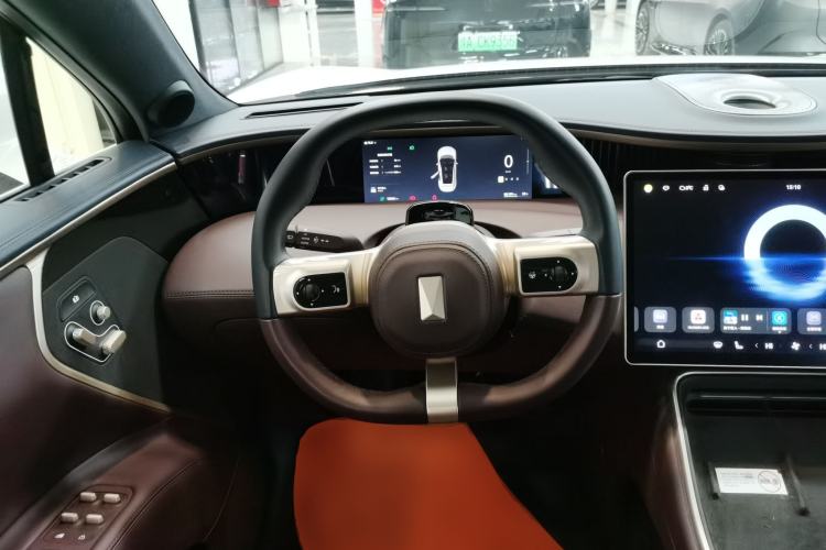 Used Avatr 11 2023 HarmonyOS Version Smart Enjoyment Upgrade Model 90-Degree Rear-Wheel Drive Edition
