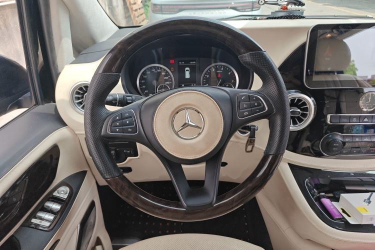 Used Mercedes-Benz Vito 2021 2.0T Elite Version 7 Seats Steering Wheel