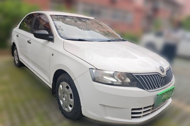 Used Skoda Rapid 2013 1.4L Manual Enjoyment Model Front Right 45 Deg