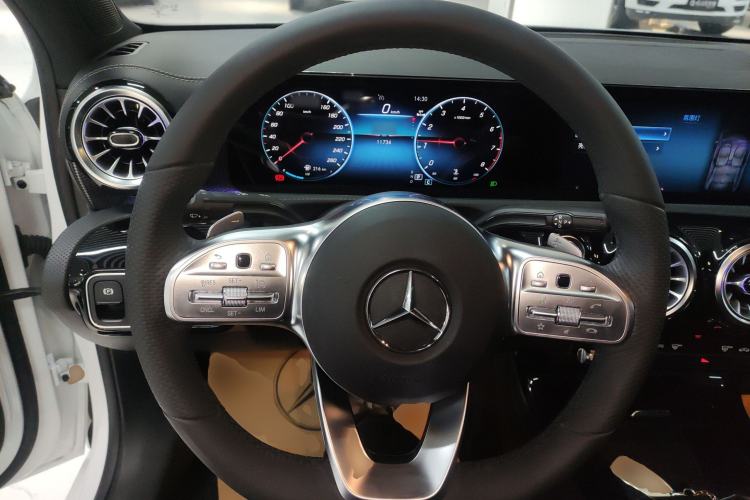 Used Mercedes-Benz A-Class 2022 Revised Version A 200 L Sport Sedan Fashionable Style