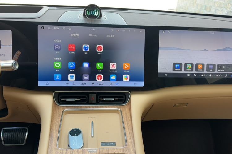 Used Hima AITO M8 2025 Extended-Range Ultra Version 53.4 kWh 6-Seater Edition Audio And AC Panel