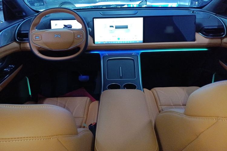 Used XPeng G9 2025 625 Long-Range Max Center Console