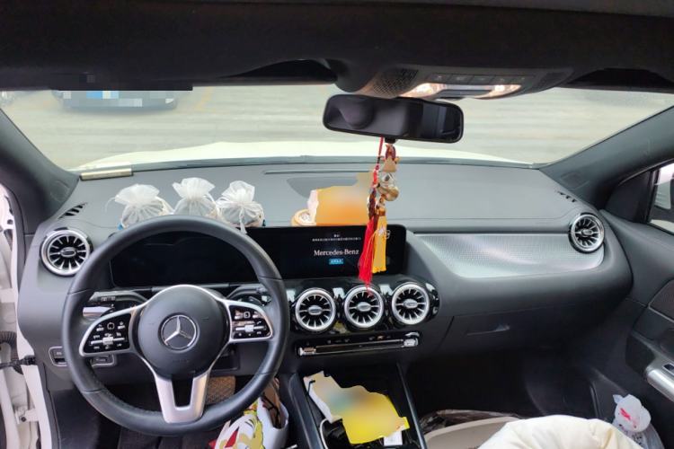 Used Mercedes-Benz GLA 2022 GLA 200 Center Console