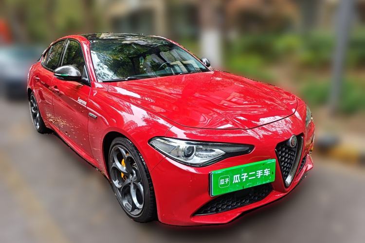 Used Alfa Romeo Giulia 2017 2.0T 280HP Luxury Edition Front Right 45 Deg