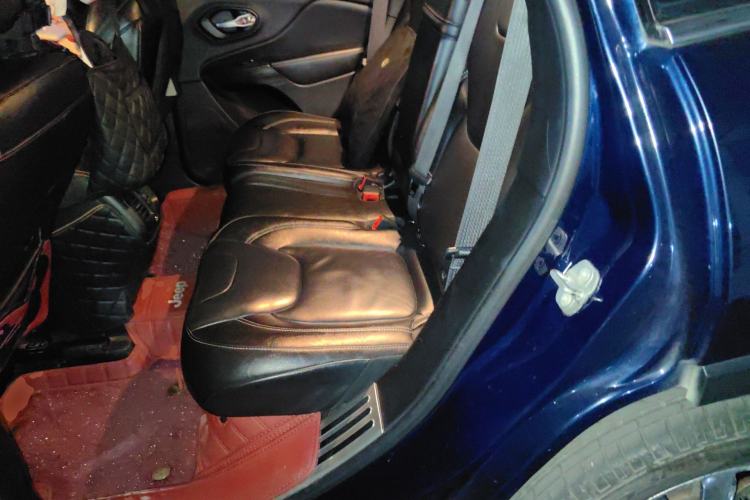 Used Jeep Cherokee 2014 2.4L Luxury Edition Left Rear Seat