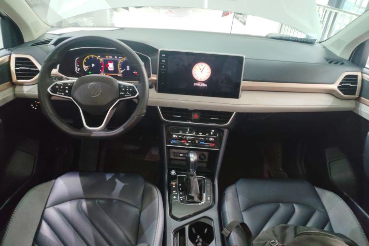 Used Volkswagen Tharu 2023 300TSI Two-Wheel-Drive Full Moon Edition Center Console