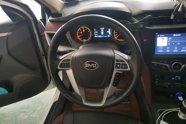 Used BYD G5 2014 1.5TI Manual Luxury Edition Steering Wheel