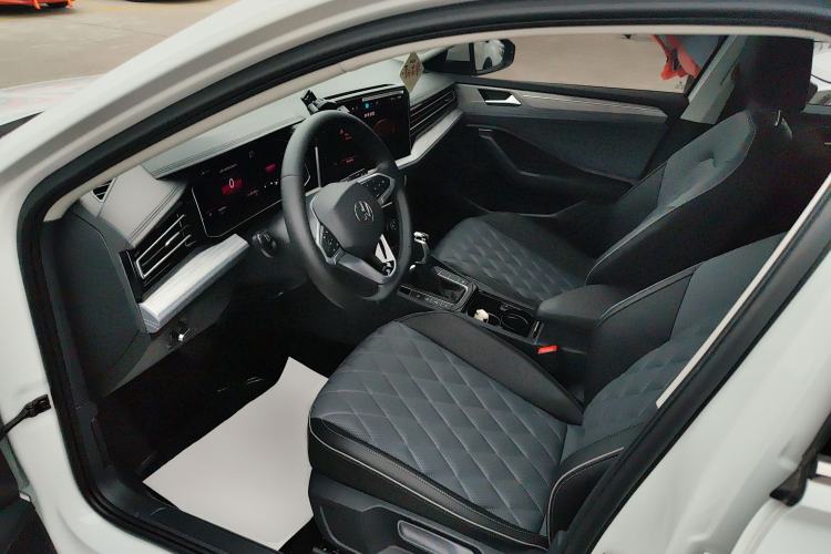 Used Volkswagen Sagitar 2024 300TSI DSG Excellence Edition Driver Seat