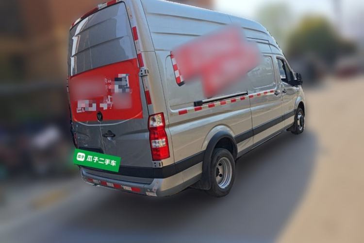 Used Foton Toano 2024 Geely Xianghuo 2.5T Manual Long Wheelbase Ultra-High Roof with Rear Dual Tires 3-Seater