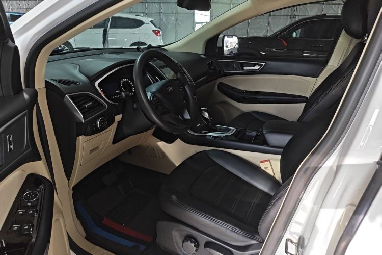 Used Ford Edge 2016 EcoBoost 245 Two-Wheel-Drive Titanium 5-Seater Interior 4