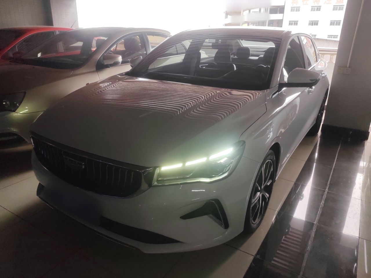 Под передней частью автомобиля