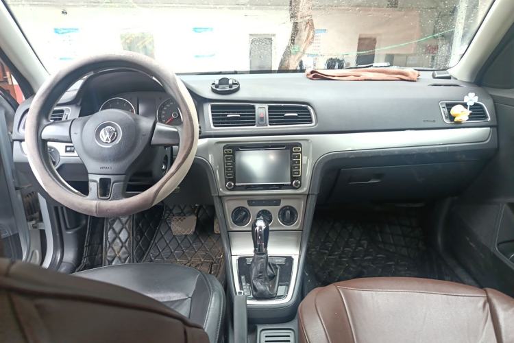 Used Volkswagen Lavida 2013 1.4TSI DSG Comfort Edition Center Console