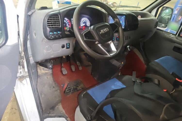 Used JMC Transit 2019 2.8T Commercial Version Long Wheelbase Mid-Roof 6-Seater Rear Single Tire China VI Emission Standard – JX493
