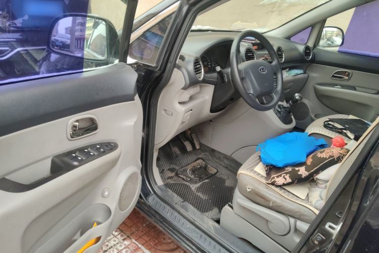 Used Kia Carens 2011 1.6L 5-Seater Manual Luxury Edition Driver Seat