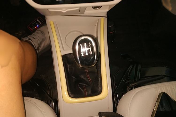 Used Jinbei New Hiace X30L 2022 1.5L Super Enjoyment Edition Air-Conditioning-Free Van China VI Standard SWC15M