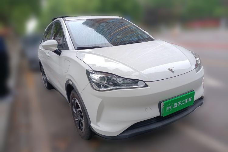 Used NETA V 2022 Long-Range Industry Custom Edition Front Right 45 Deg