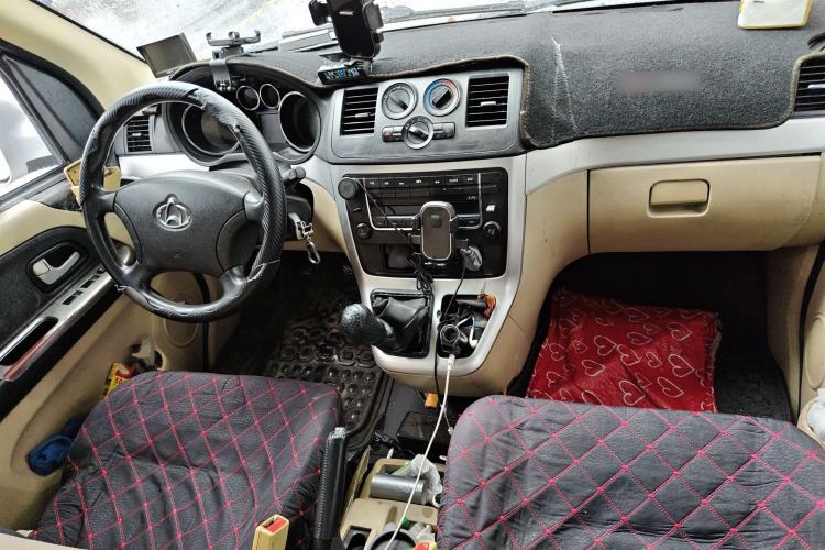 Used CHANGAN KAICHENG Ruixing M90 2017 2.0L Value Edition High-Roof 6-Seater Dual-Swing Doors 4G94S Center Console