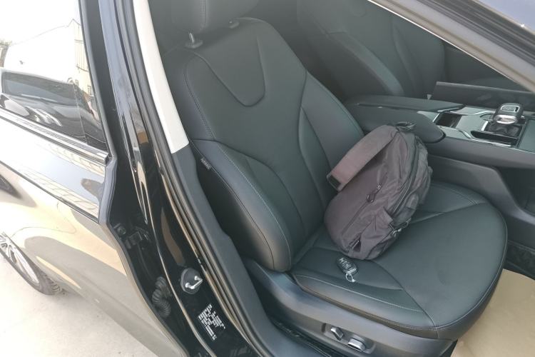 Used Hongqi E-QM5 2022 431 km Charge & Enjoy Edition Right Front Seat