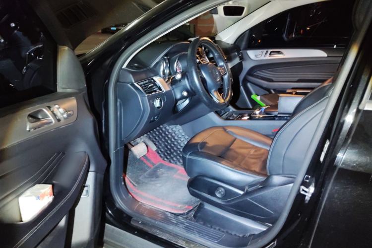 Used Mercedes-Benz GLE Coupe 2018 GLE 400 4MATIC Coupe SUV Interior 3