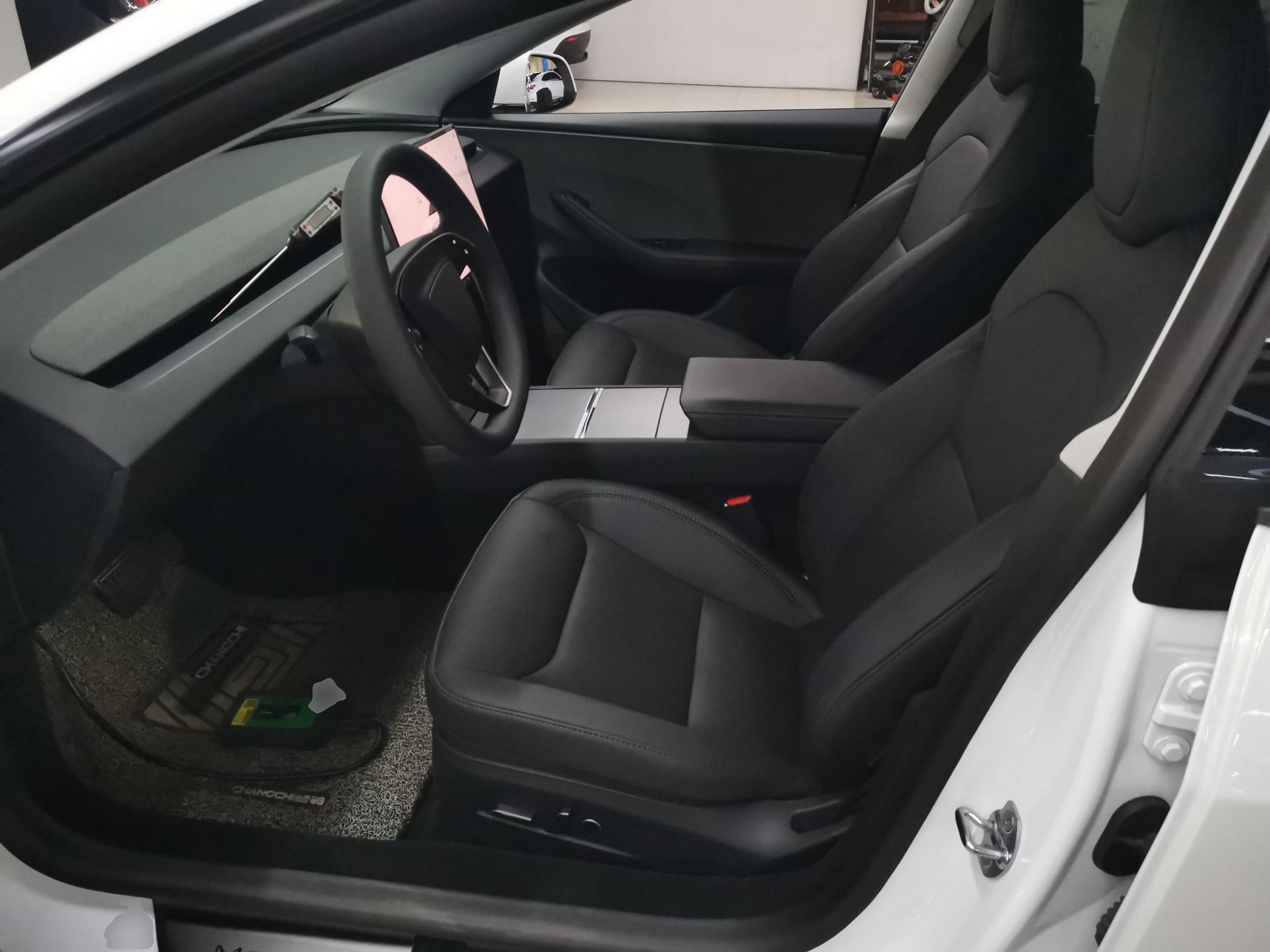 Переднее сиденье в автомобиле