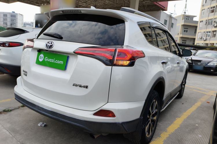Used Toyota RAV4 2019 2.0L CVT Two-Wheel Drive Luxury Version China VI Standard