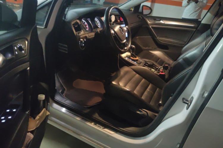 Used Volkswagen Golf 2014 1.4TSI Automatic Luxury Model Driver Seat