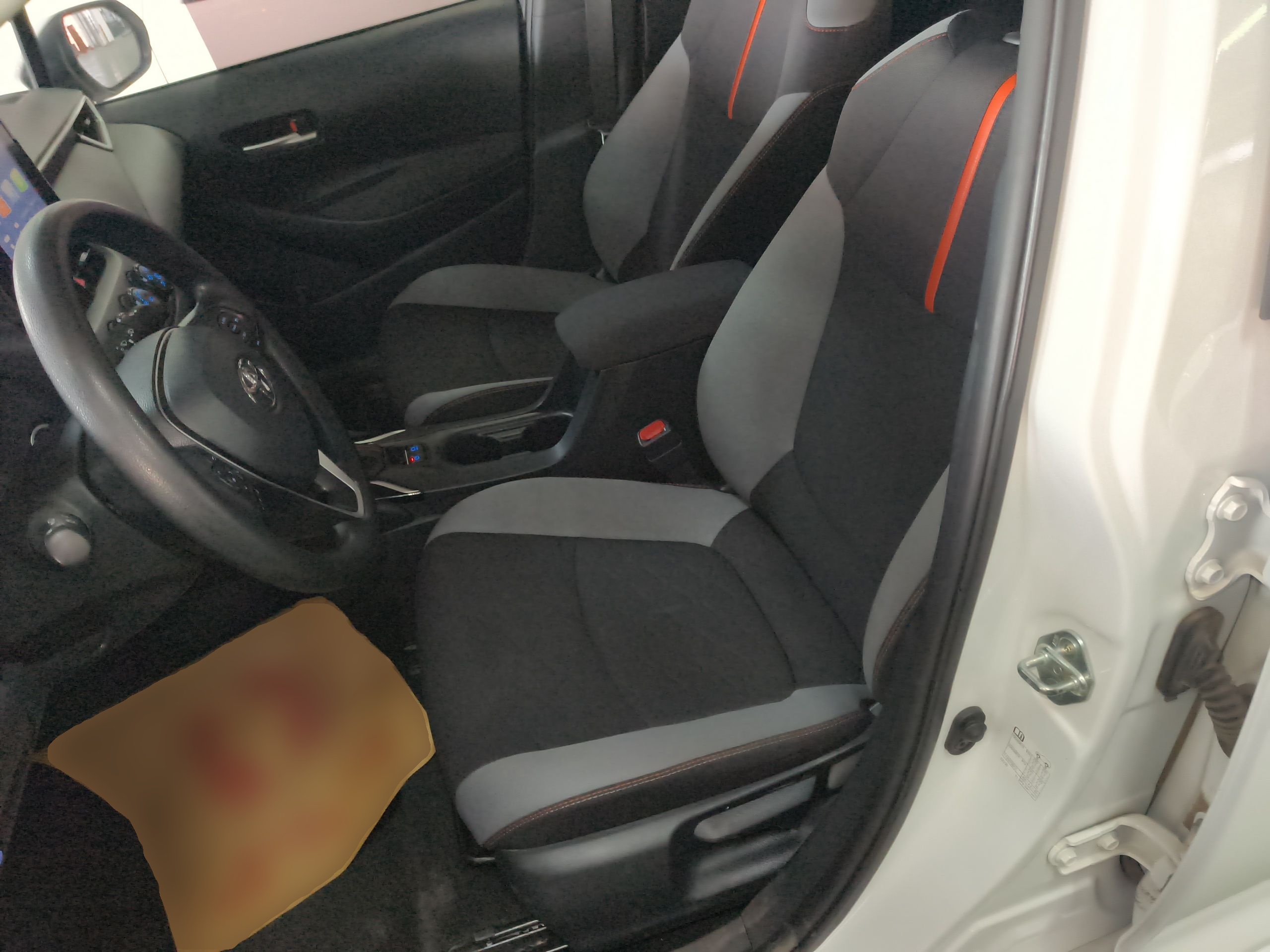 Переднее сиденье в автомобиле