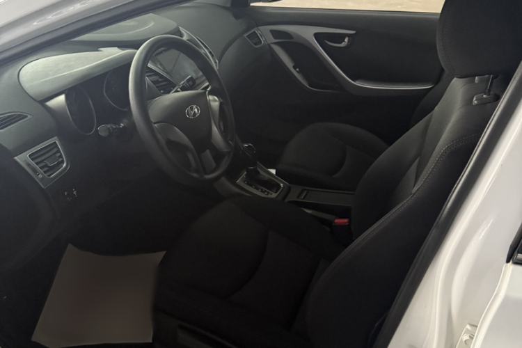 Used Hyundai Elantra (5th Generation / Langdong) 2016 1.6L Automatic Smart Version
