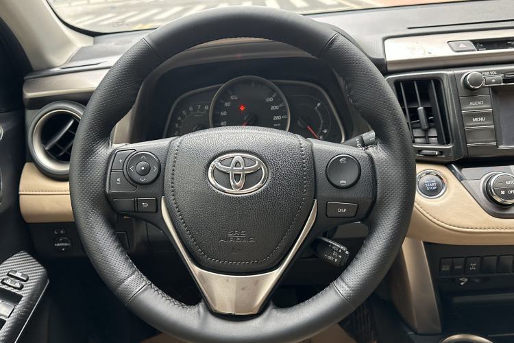 Used Toyota RAV4 2013 2.5L Automatic 4x4 Elite Edition Interior 6