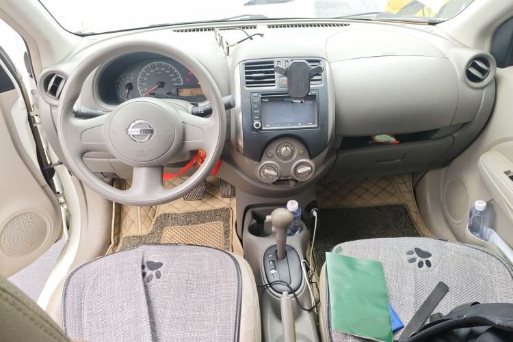 Used Nissan Sunny 2011 1.5XE CVT Comfort Edition Center Console