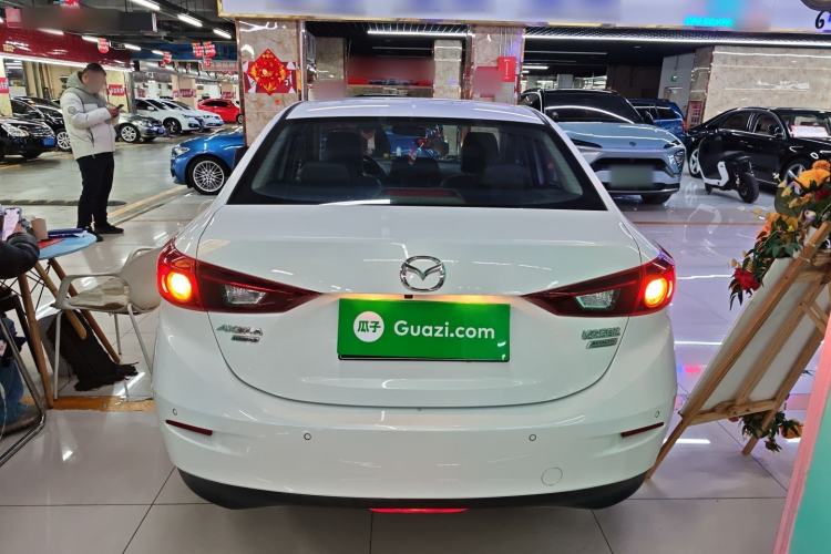 Used Mazda Mazda 3 Axela 2016 Sedan 1.5L Automatic Luxury Model
