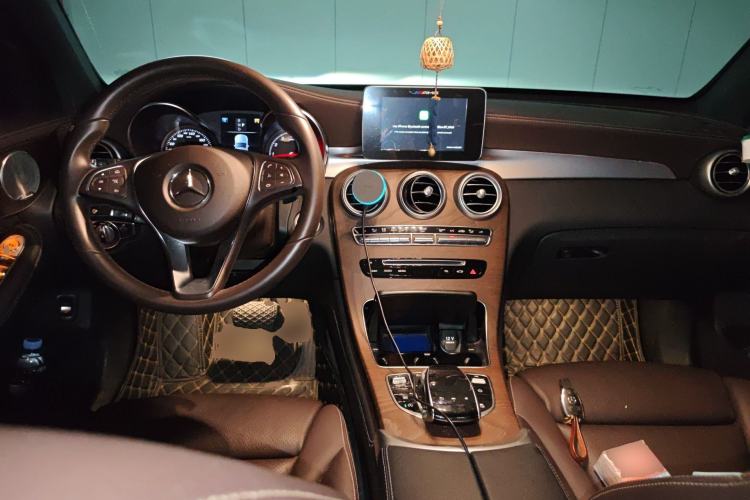 Used Mercedes-Benz GLC 2019 GLC 300 L 4MATIC Dynamic Model Center Console