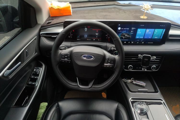 Used Ford Edge 2021 PLUS EcoBoost 245 Two-Wheel-Drive Platinum Edition 5 Seats Steering Wheel