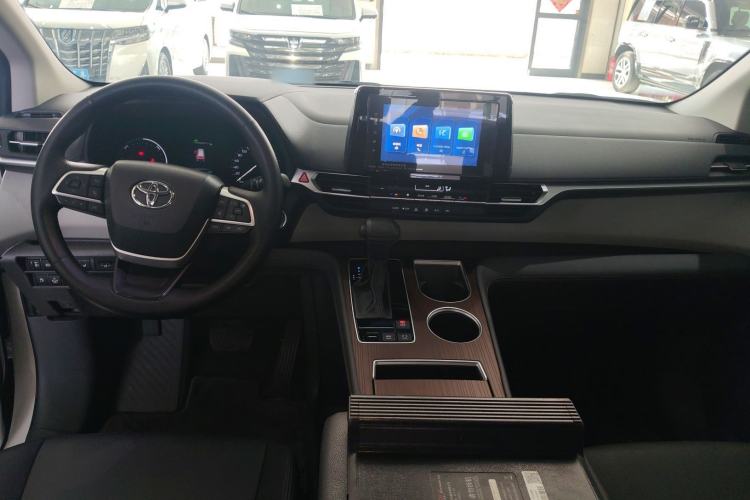 Used Toyota SIENNA 2023 2.5L Hybrid Comfort Edition Center Console