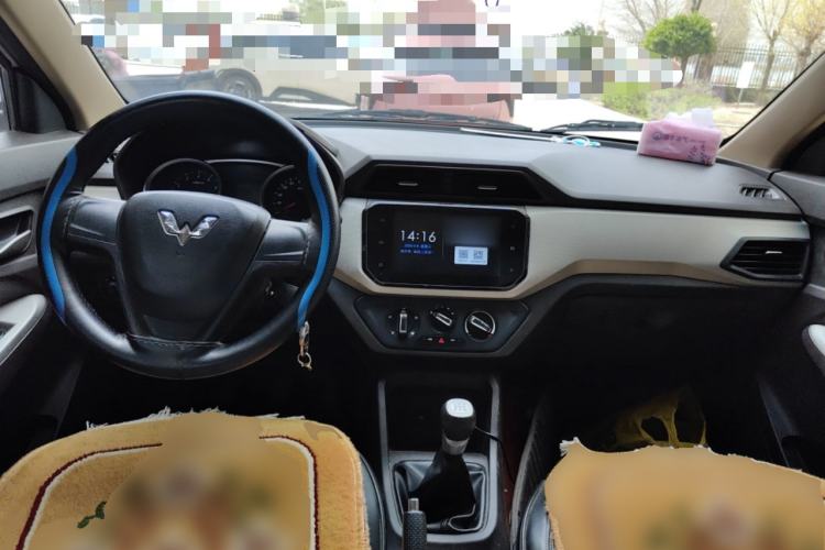 Used Wuling Hongguang 2018 1.5L S Comfort Model L2B Center Console