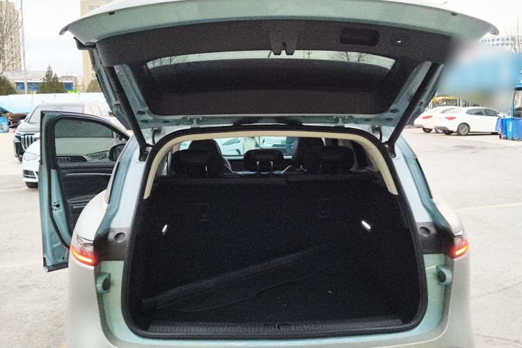 Used VOYAH FREE 2023 Four-Wheel Drive Extended-Range Model with Ultra-Long Range
