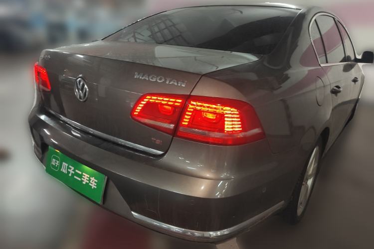 Used Volkswagen Magotan 2015 2.0 TSI Prestige Model Rear Right 45 Deg