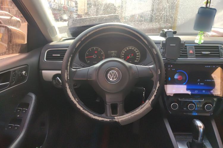 Used Volkswagen Sagitar 2012 1.6L Automatic Comfort Edition Steering Wheel