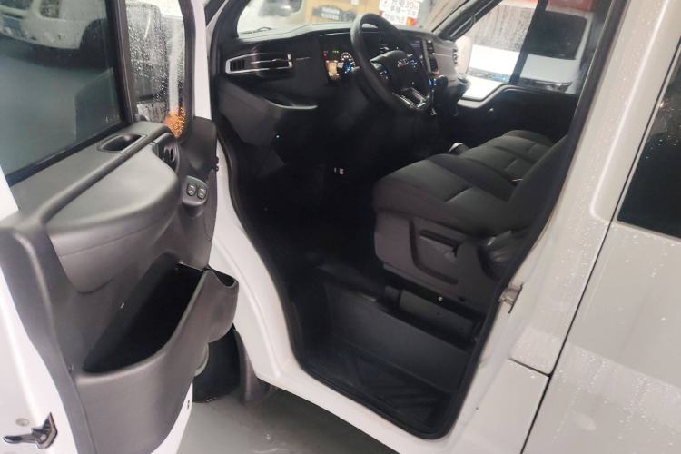 Used JMC Fushun 2023 2.0T Manual Diesel Long-Wheelbase High-Roof Business Van with Dual Rear Tires 6–9 Seats
