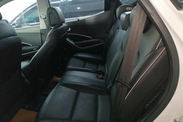 Used Hyundai Santa Fe 2017 2.0T Automatic All-Wheel Drive Smart 7-Seater Left Rear Seat