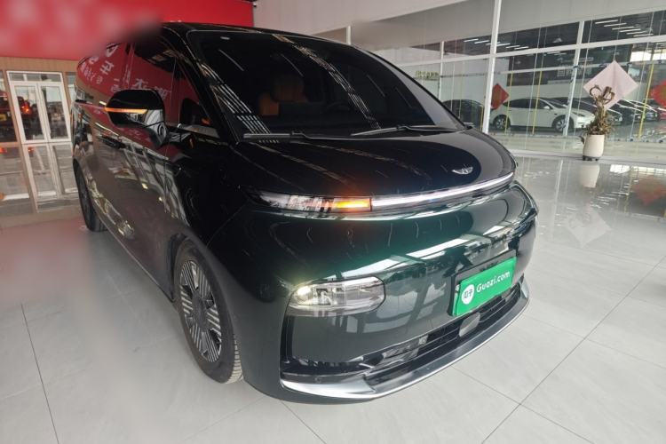 Used Geely Galaxy LEVC L380 2024 140-Degree 6-Seater All-Wheel-Drive Ultra