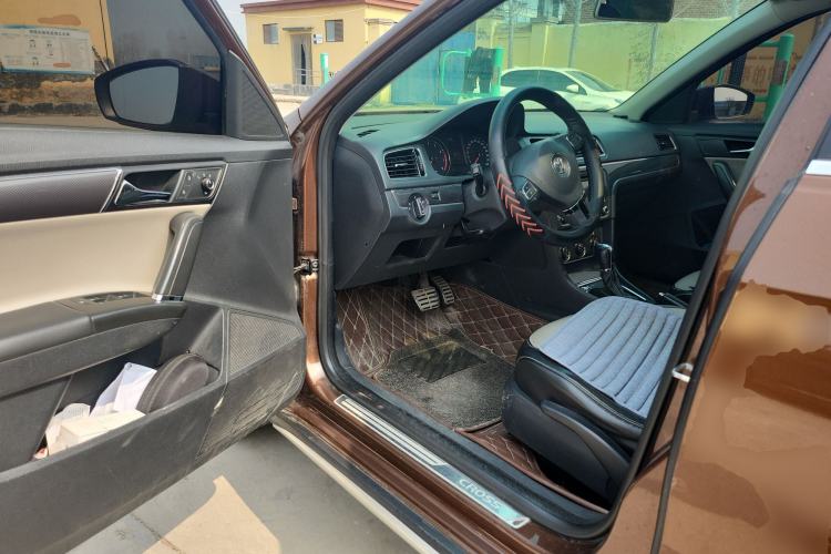 Used Volkswagen Cross Lavida 2014 1.4TSI DSG