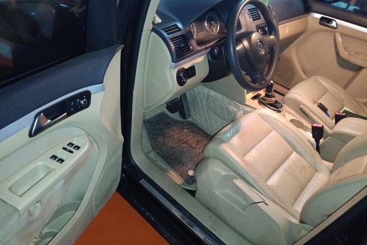 Used Volkswagen Touran 2011 1.4T DSG Zhiya Edition 5 Seats
