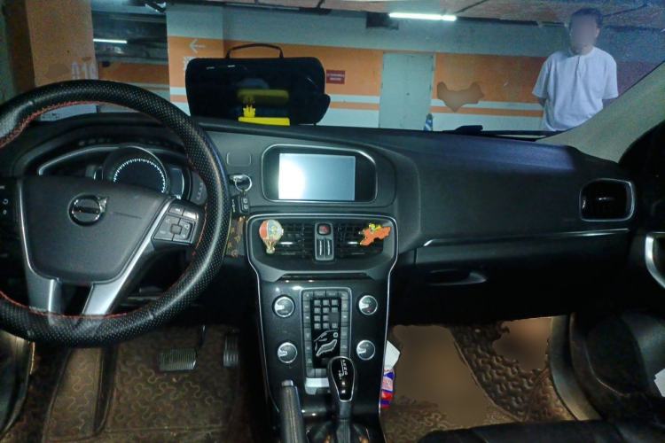 Used Volvo V40 2017 T3 Zhiyi Edition
