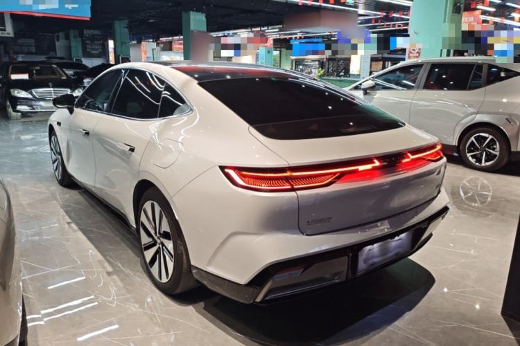 Used Geely Galaxy E8 2024 665 km Range Rear-Drive Starship Long-Range Version
